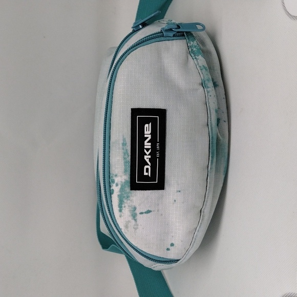 Dakine Turquoise and Light‎ Gray Hip Pack - Picture 1 of 14